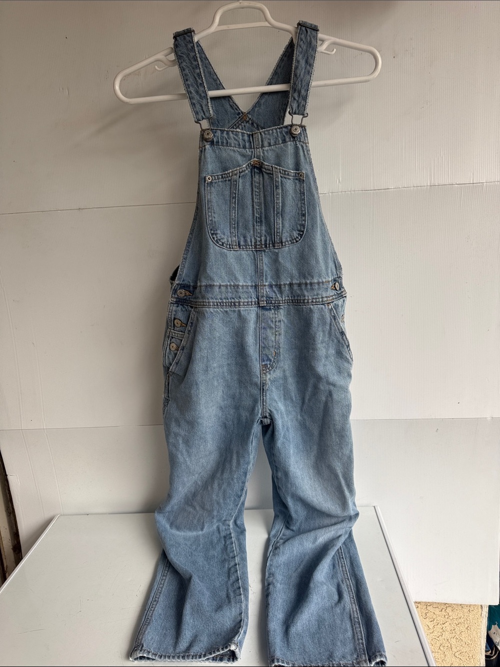 OLD NAVY BIB OVERALLS SIZE 4 LIGHT WASH BLUE